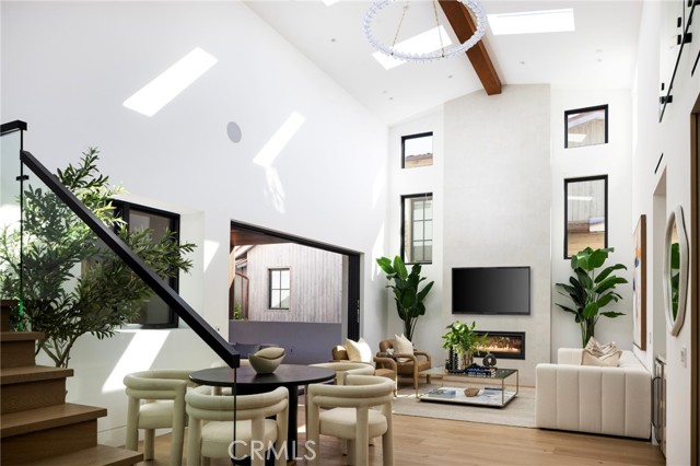 303 1/2 Goldenrod Avenue, Corona del Mar CA: https://media.crmls.org/medias/5e219a8e-ca72-49e3-8a7d-8f9eef26bebd.jpg