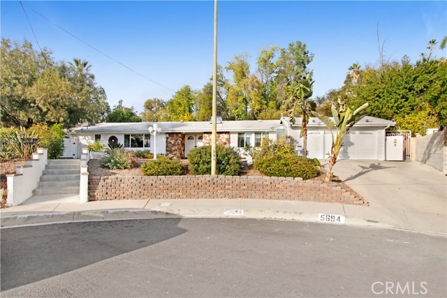 5694 Collins Place, Woodland Hills CA: https://media.crmls.org/medias/5e21b370-8aca-4941-b1bf-ae40199c5e04.jpg