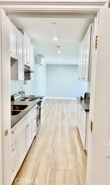 Detail Gallery Image 10 of 12 For 18822 Vintage, Northridge,  CA 91324 - 1 Beds | 1 Baths