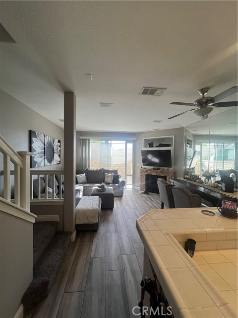 Detail Gallery Image 8 of 33 For 23014 Cheyenne Dr #151,  Valencia,  CA 91354 - 2 Beds | 2/1 Baths