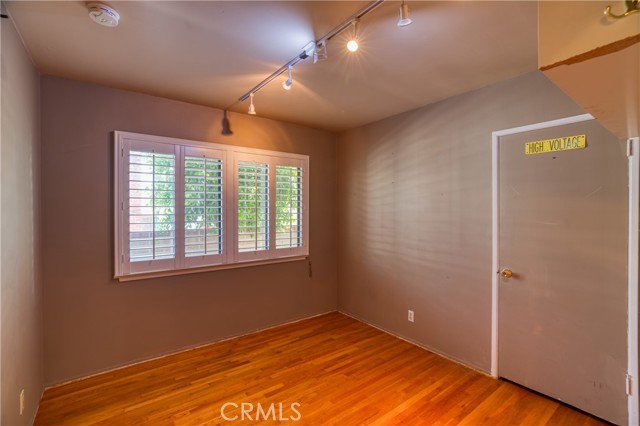 Detail Gallery Image 31 of 40 For 10049 Langdon, –,  CA 91345 - 3 Beds | 3 Baths
