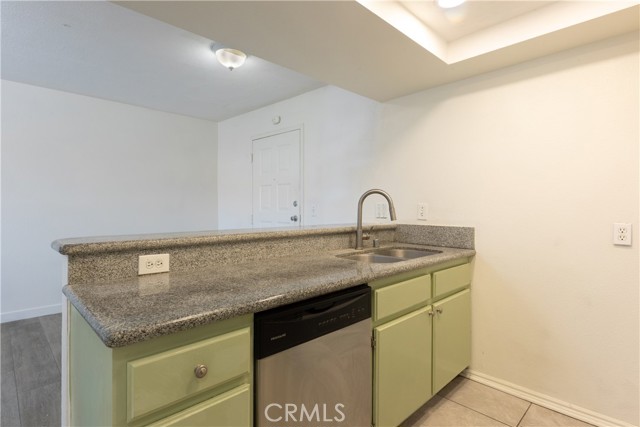 327 Chestnut Avenue, Long Beach CA: https://media.crmls.org/medias/5e230765-65fe-46e4-a6b2-a0f07d35b9b5.jpg