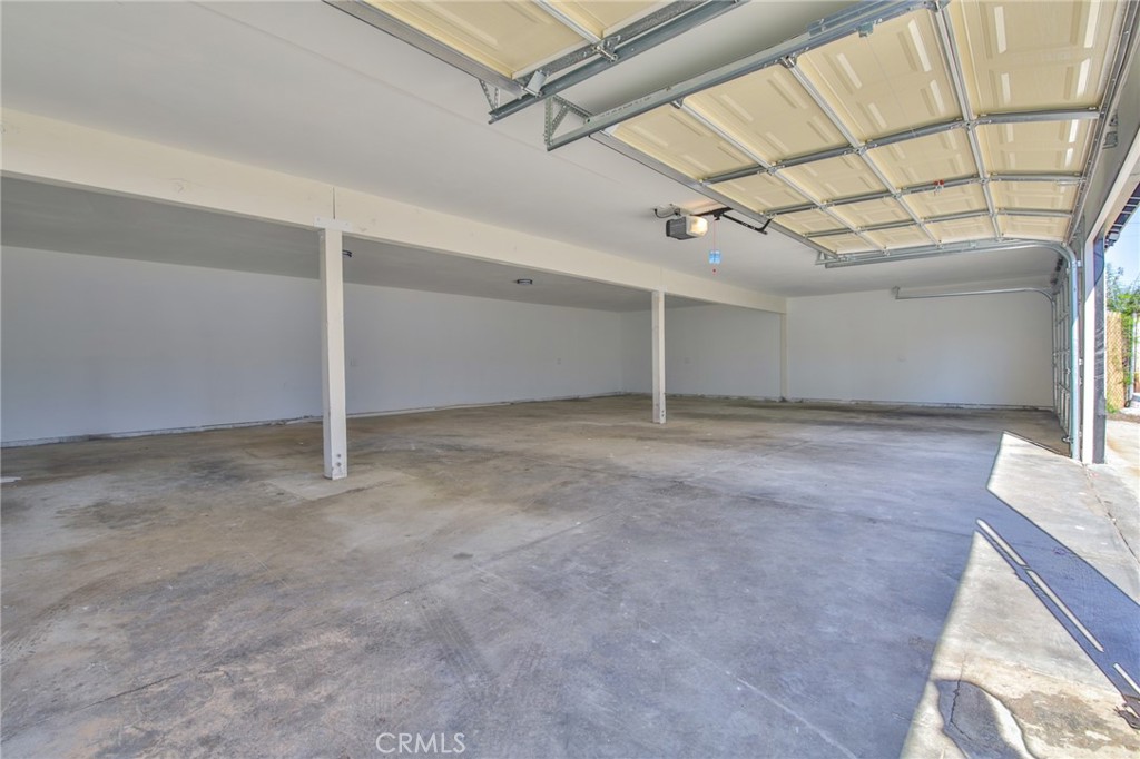 https://media.crmls.org/medias/5e24631b-109c-4d80-8575-c773034a4df3.jpg?preset=X-Large