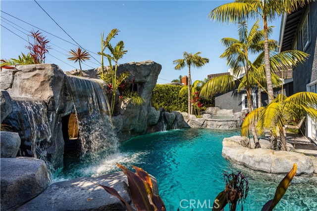 Detail Gallery Image 29 of 36 For 20402 Seven Seas Ln, Huntington Beach,  CA 92646 - 4 Beds | 3/1 Baths