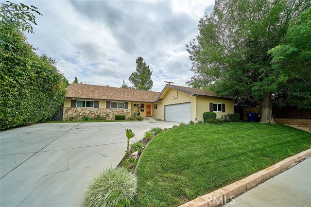Detail Gallery Image 2 of 22 For 11640 Verada Ave, Granada Hills,  CA 91344 - 4 Beds | 2 Baths