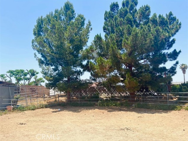 5829 Aurora Avenue, Jurupa Valley CA: https://media.crmls.org/medias/5e25845b-c6d3-4be6-ae7d-8cd01f9326b3.jpg