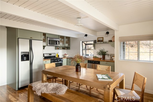 Detail Gallery Image 8 of 32 For 27582 North Bay, Lake Arrowhead,  CA 92352 - 3 Beds | 2 Baths