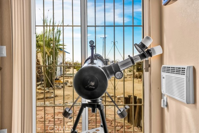 380 Mack Lane, 29 Palms CA: https://media.crmls.org/medias/5e266cbe-8609-4efe-9916-faad2e72816f.jpg