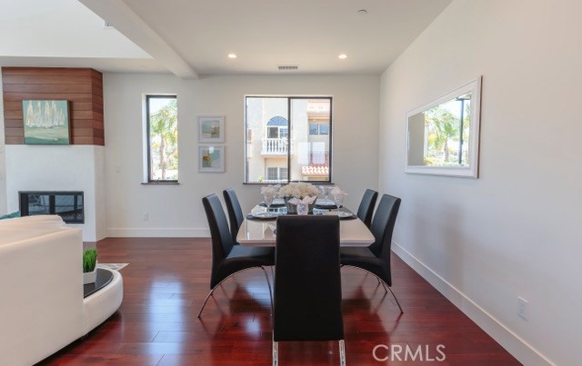 521 Gertruda, Redondo Beach, California 90277, 3 Bedrooms Bedrooms, ,3 BathroomsBathrooms,Residential,Sold,Gertruda,PV17159971