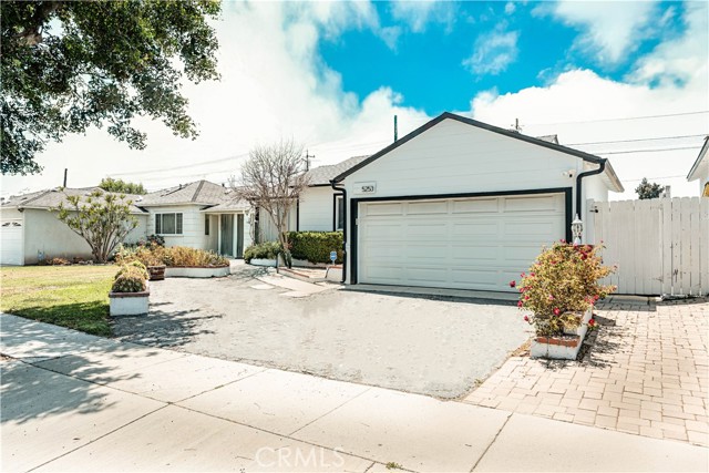 Detail Gallery Image 2 of 8 For 5253 Deeboyar, Lakewood,  CA 90712 - 2 Beds | 1 Baths