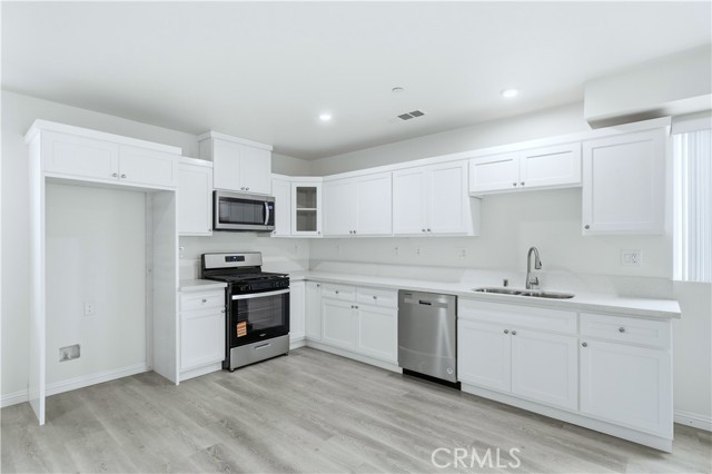 Detail Gallery Image 10 of 42 For 6919 S Menlo, Los Angeles,  CA 90044 - 4 Beds | 4/1 Baths