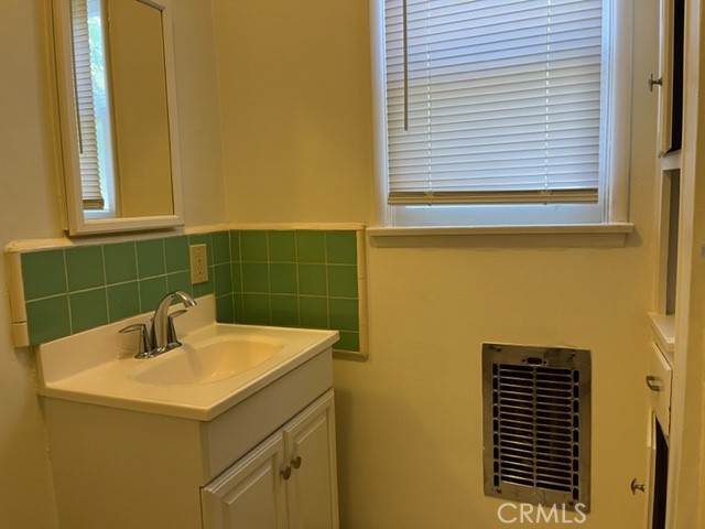 10856 Camarillo Street, Toluca Lake CA: https://media.crmls.org/medias/5e2810cd-d96d-4cbc-ab4c-f27a277433b5.jpg
