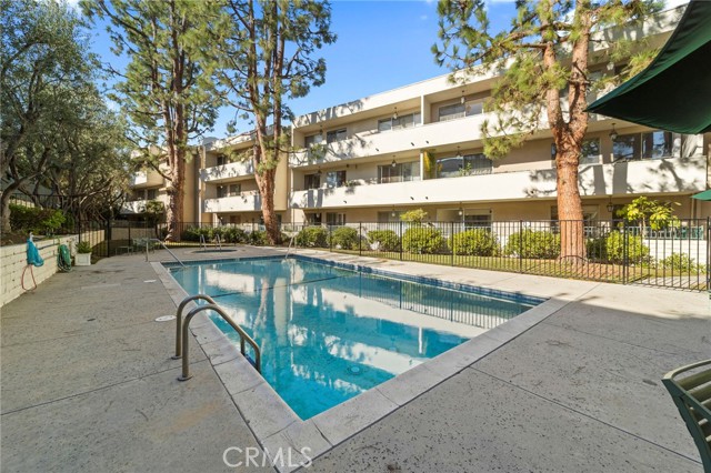 Detail Gallery Image 32 of 37 For 10650 Holman Ave #107,  Los Angeles,  CA 90024 - 2 Beds | 2 Baths