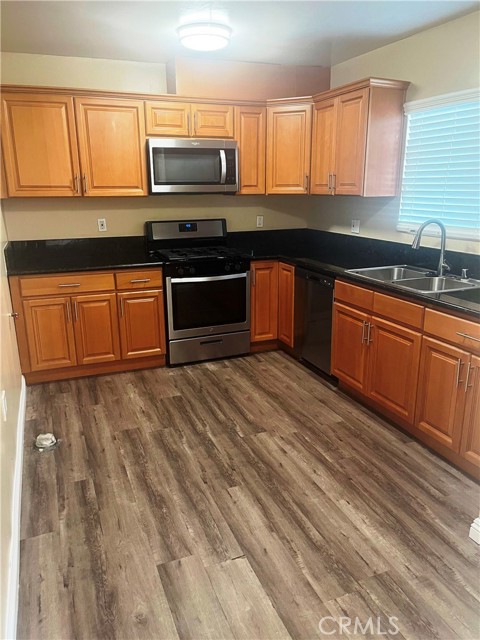 Detail Gallery Image 3 of 11 For 1915 1917 S Orange Dr, Los Angeles,  CA 90016 - – Beds | – Baths