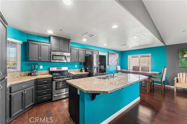 Detail Gallery Image 15 of 36 For 37068 Waltham Pl, Palmdale,  CA 93550 - 4 Beds | 2 Baths