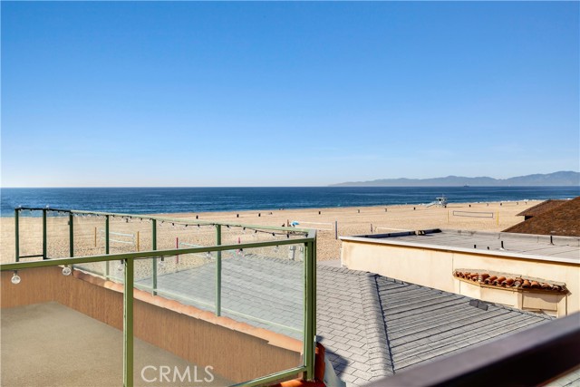 Detail Gallery Image 4 of 53 For 30 the Strand #2,  Hermosa Beach,  CA 90254 - 3 Beds | 3 Baths