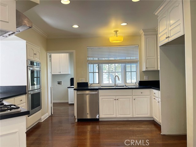 1420 Pasqualito Drive, San Marino CA: https://media.crmls.org/medias/5e2a5081-0bbf-4978-ae66-9c533ce35a30.jpg