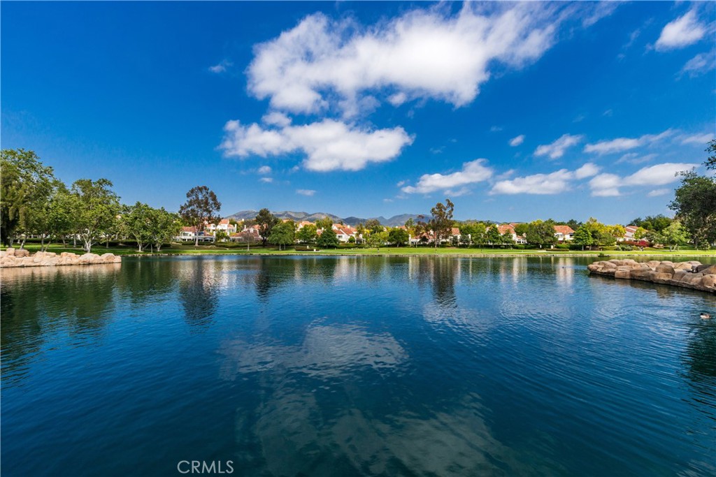 https://media.crmls.org/medias/5e2b81f8-cb39-43ef-9bf1-545590e438ab.jpg?preset=X-Large
