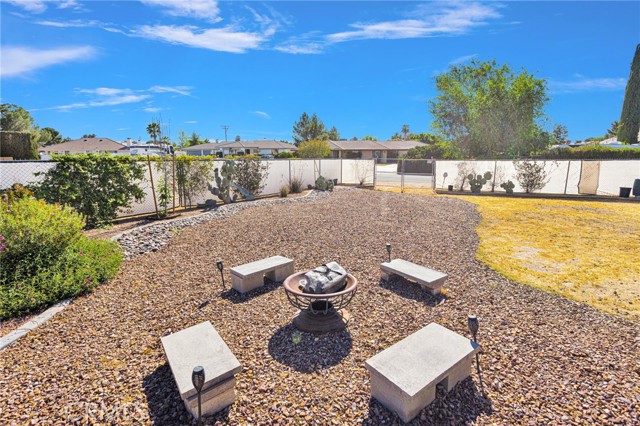 Detail Gallery Image 39 of 56 For 19985 Red Feather, Apple Valley,  CA 92307 - 3 Beds | 2/1 Baths