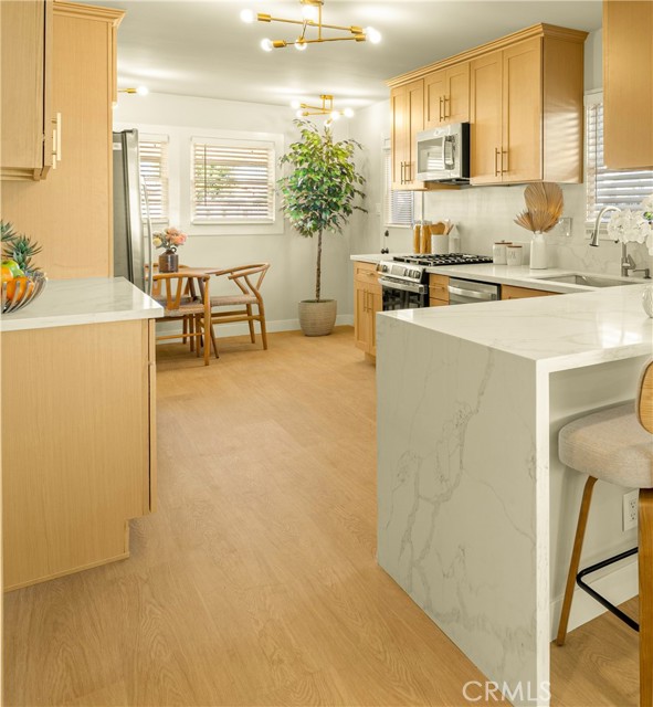 Detail Gallery Image 6 of 22 For 3929 W W. 119th Pl, Hawthorne,  CA 90250 - 3 Beds | 2 Baths