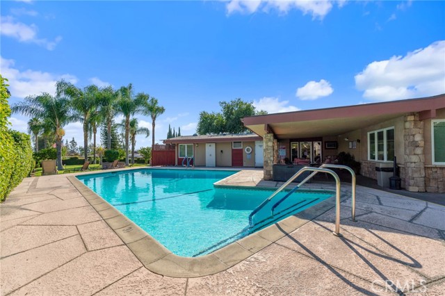 2692 Highland Avenue, Highland CA: https://media.crmls.org/medias/5e2c66f1-96bf-402b-97c1-bbaeae549d5e.jpg