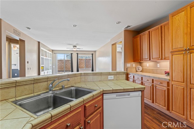 13275 Lone Pine Court, Hesperia CA: https://media.crmls.org/medias/5e2cb5f4-ce0b-478a-900a-45dd9ccf4efd.jpg