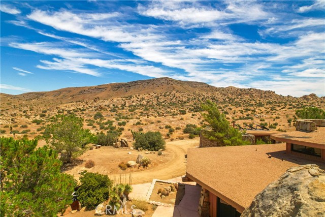 Detail Gallery Image 27 of 75 For 55290 Flying Tigers Road Rd, Pioneertown,  CA 92268 - 4 Beds | 3 Baths