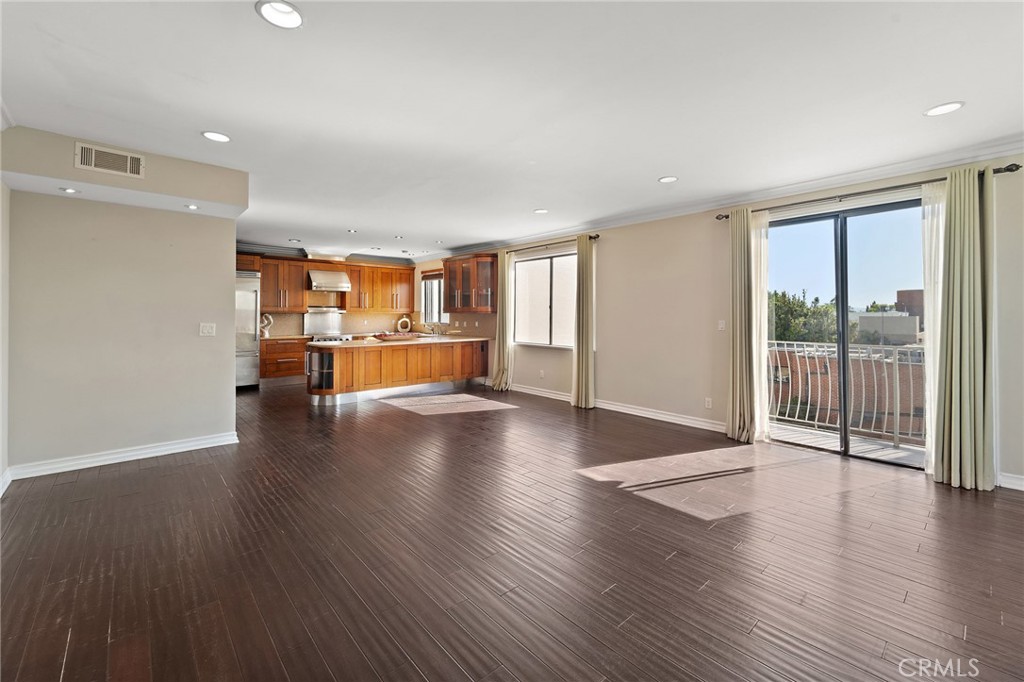 152 S Oakhurst Drive #304