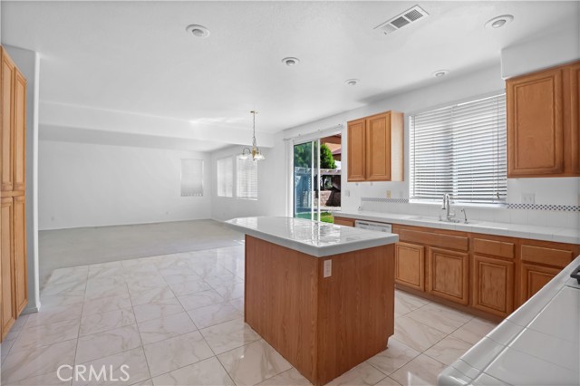 Detail Gallery Image 6 of 40 For 842 W Orange Heights Ln, Corona,  CA 92882 - 5 Beds | 2/1 Baths