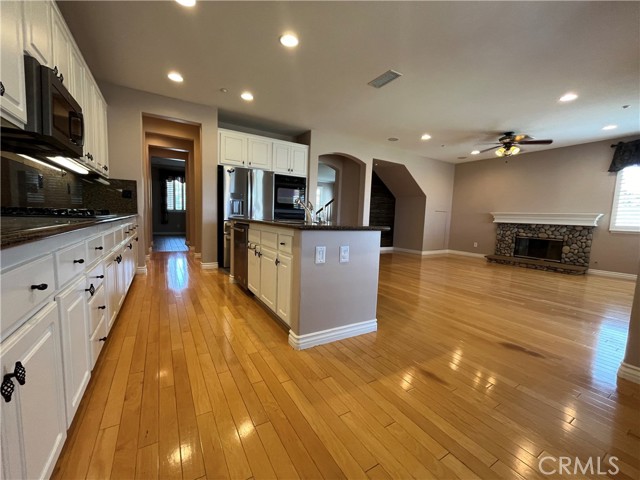 Detail Gallery Image 4 of 24 For 1431 Red Bird Ct, Redlands,  CA 92374 - 4 Beds | 3 Baths