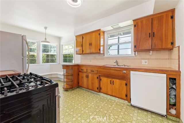 Image 12 of 38 For 883 Leadora Avenue
