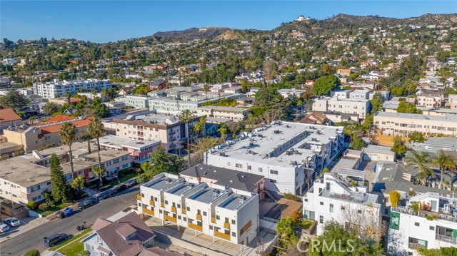 Detail Gallery Image 2 of 26 For 1754 N Berendo St #D,  Los Angeles,  CA 90027 - 3 Beds | 2/1 Baths