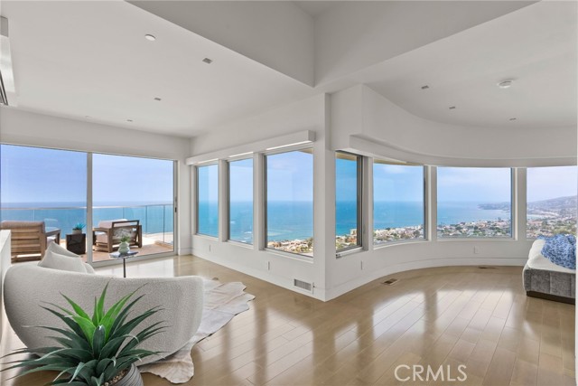 900 Gainsborough Drive, Laguna Beach CA: https://media.crmls.org/medias/5e31e6a7-6ed3-4c55-9e3e-7a6d09864ea6.jpg