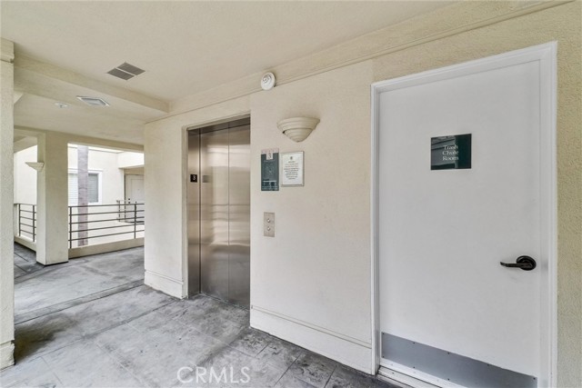 Image 4 of 40 For 2233 Martin  302