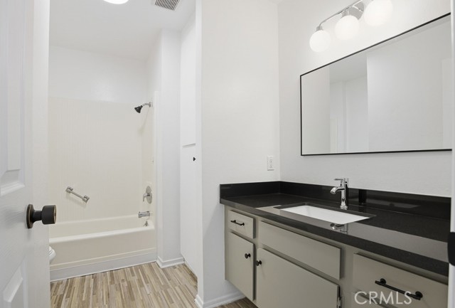 Detail Gallery Image 14 of 28 For 2242 Miramar Walk, Oxnard,  CA 93035 - 3 Beds | 2 Baths