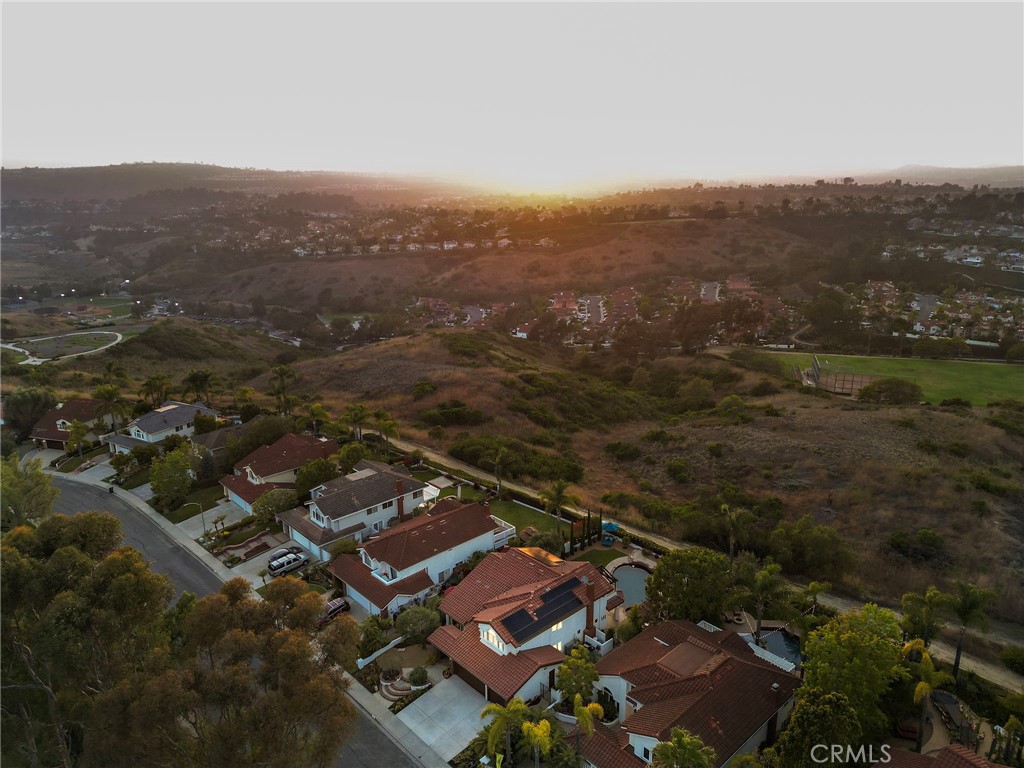 https://media.crmls.org/medias/5e32bfca-dd34-40eb-87e1-a3e5cf22e7a5.jpg?preset=X-Large