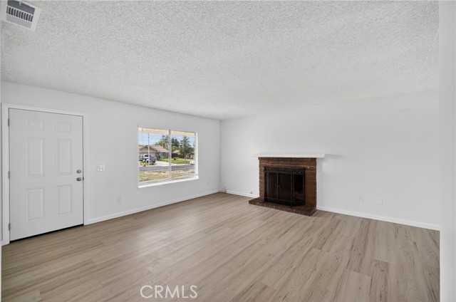 Detail Gallery Image 5 of 16 For 24404 Chippewa, Moreno Valley,  CA 92557 - 4 Beds | 2 Baths