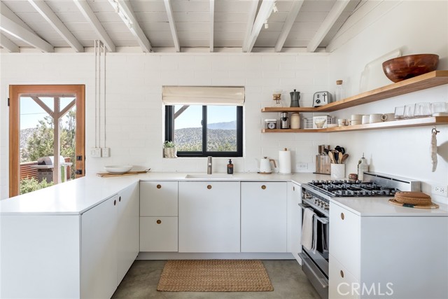 48575 Paradise Avenue, Morongo Valley CA: https://media.crmls.org/medias/5e331970-1cfd-4e34-ae83-2fd217d7a4f2.jpg