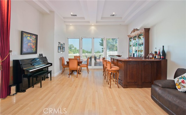 Detail Gallery Image 9 of 27 For 4407 Medley Pl, Encino,  CA 91316 - 6 Beds | 4/2 Baths