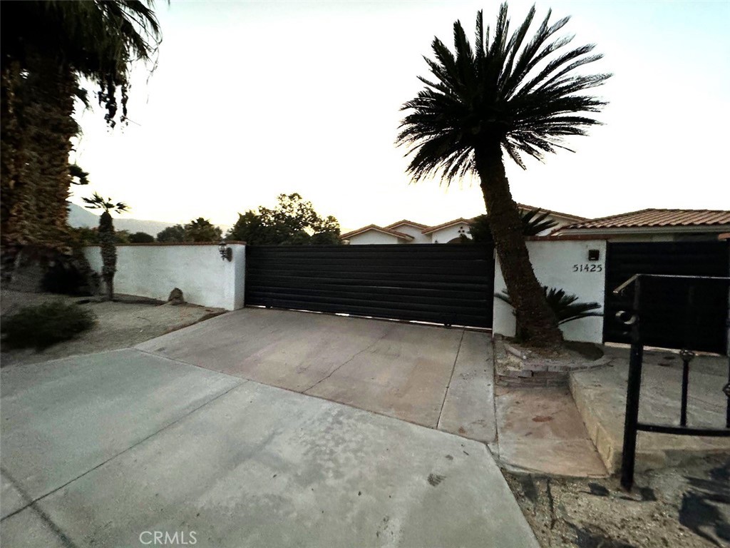 https://media.crmls.org/medias/5e34673d-1e9b-428b-b5e3-782da57ec366.jpg?preset=X-Large