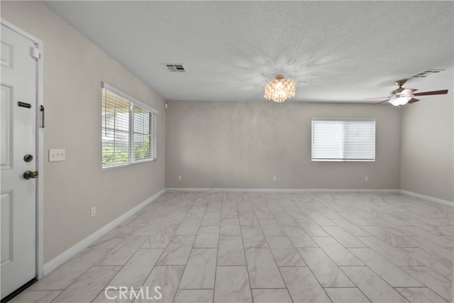 Detail Gallery Image 4 of 37 For 45541 Robinson Dr, Lancaster,  CA 93535 - 4 Beds | 2 Baths