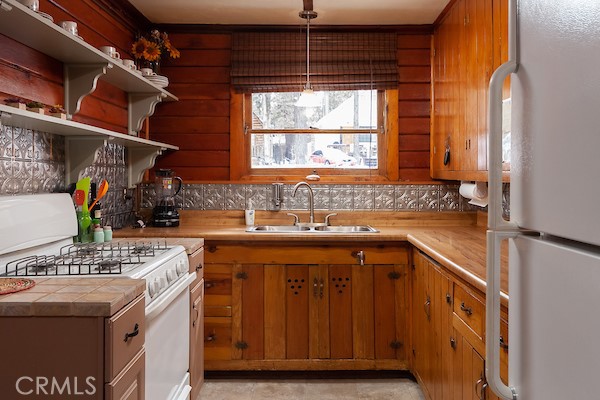 Detail Gallery Image 18 of 23 For 301 E Barker Bld, Big Bear City,  CA 92314 - 3 Beds | 1 Baths