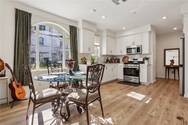 Detail Gallery Image 7 of 24 For 15968 Leader Ave, Chino,  CA 91708 - 3 Beds | 2/1 Baths