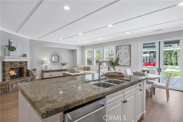 9 Whitford, Irvine CA: https://media.crmls.org/medias/5e372f98-bf01-4a9d-9793-d3cbc87402f0.jpg