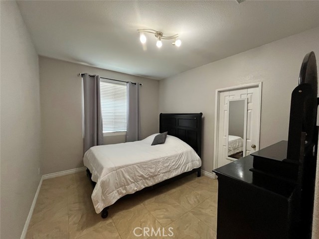 10072 Berkshire Drive, Jurupa Valley CA: https://media.crmls.org/medias/5e3938b7-8fcd-43d3-ad53-22dcfd19057d.jpg