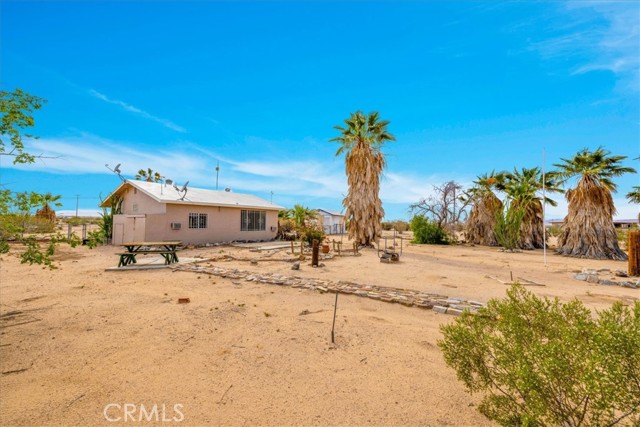 380 Mack Lane, 29 Palms CA: https://media.crmls.org/medias/5e3980a1-d945-4110-bc7f-082800f36dc0.jpg