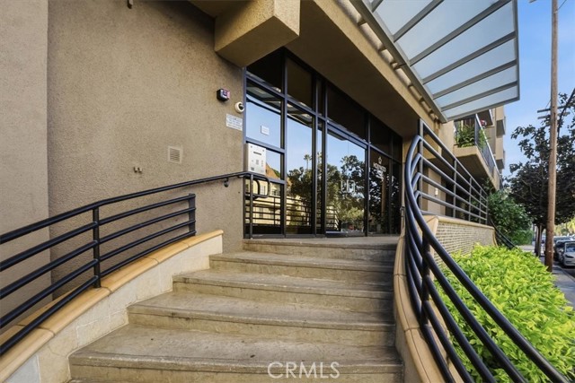 Detail Gallery Image 2 of 44 For 7320 Hawthorn Ave #108,  Los Angeles,  CA 90046 - 2 Beds | 2 Baths