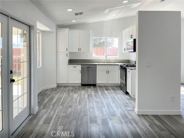 10779 Begonia Street, Adelanto CA: https://media.crmls.org/medias/5e3b15b2-70fa-4e68-bc70-17c577f42e50.jpg