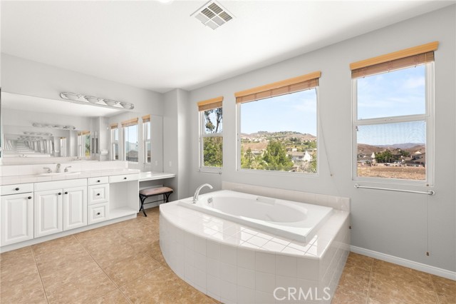 16219 Skyridge Drive, Riverside CA: https://media.crmls.org/medias/5e3c080d-59e0-4db2-b27f-799f652d06ac.jpg