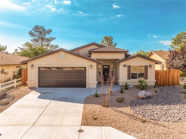 13835 Burning Tree Drive, Victorville CA: https://media.crmls.org/medias/5e3c35f5-1aa3-486a-a73b-c2bf8e2b898d.jpg